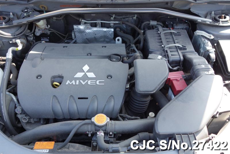 Used Mitsubishi Outlander Engine Veiw