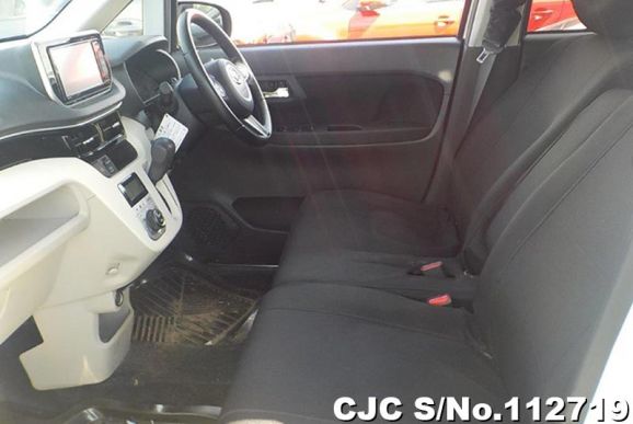 Daihatsu Move in White for Sale Image 11