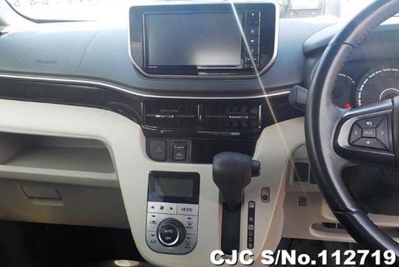 Daihatsu Move in White for Sale Image 15