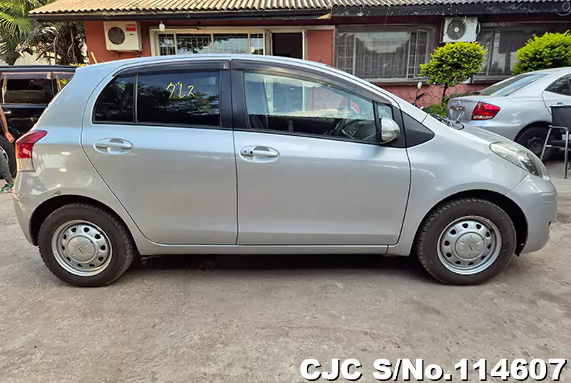 2008 Toyota / Vitz Stock No. 114607