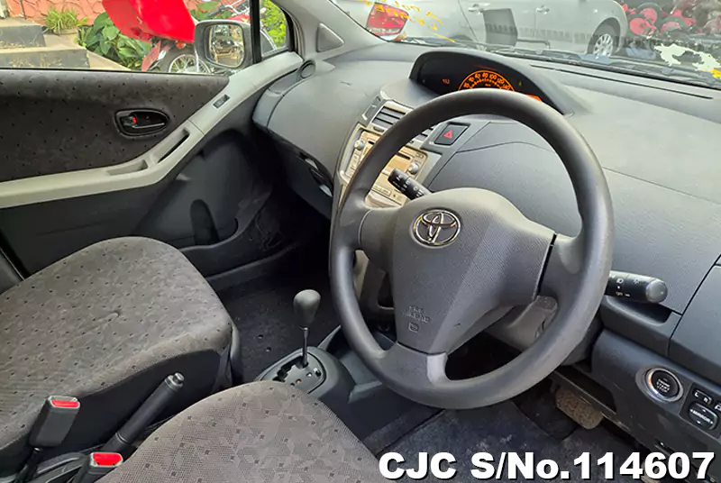 2008 Toyota / Vitz Stock No. 114607