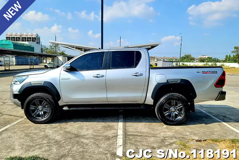 Toyota Hilux in Gray for Sale Image 7