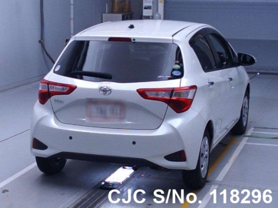 Toyota Vitz in White for Sale Image 1