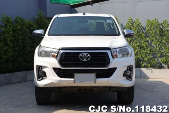 Toyota Hilux in White for Sale Image 3