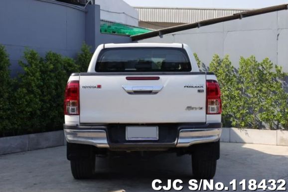 Toyota Hilux in White for Sale Image 4