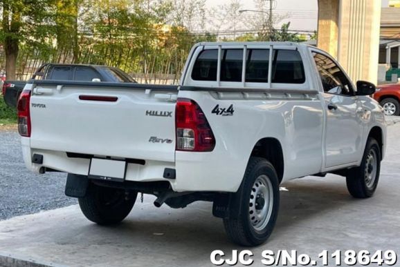 Toyota Hilux in White for Sale Image 2