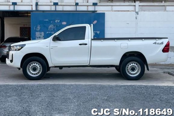 Toyota Hilux in White for Sale Image 5