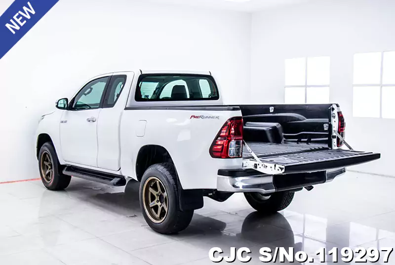 Toyota Hilux in White for Sale Image 5