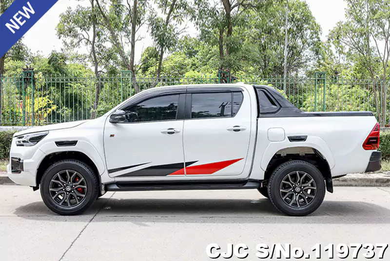 Toyota Hilux in White for Sale Image 7