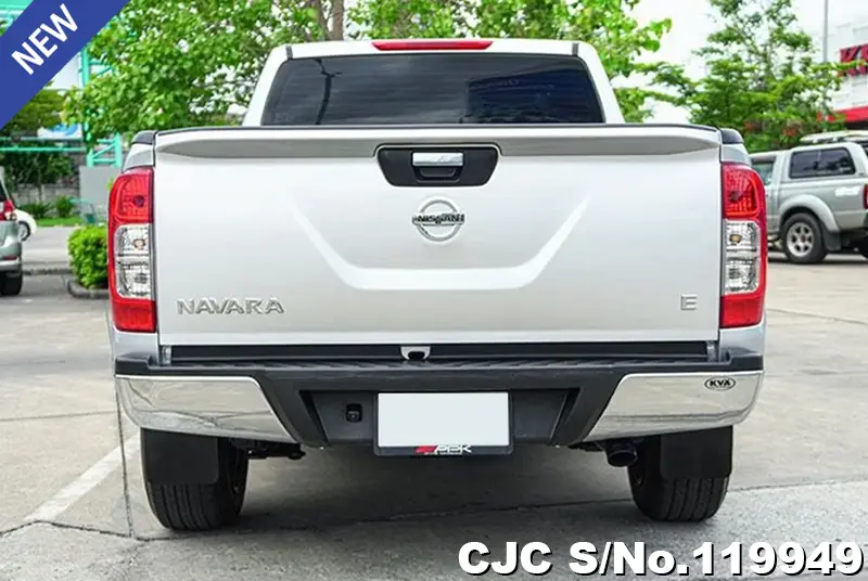 Nissan Navara in Silver for Sale Image 5