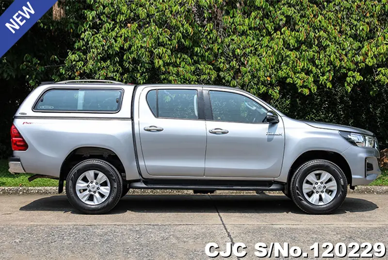 Toyota Hilux in Silver for Sale Image 6