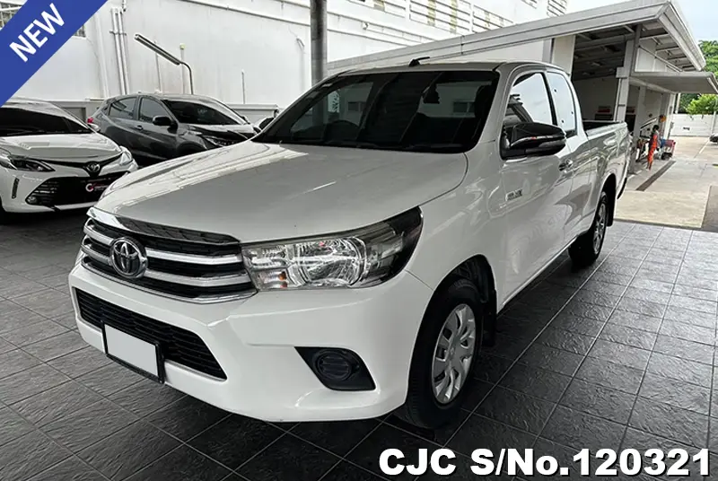 Toyota Hilux in White for Sale Image 2