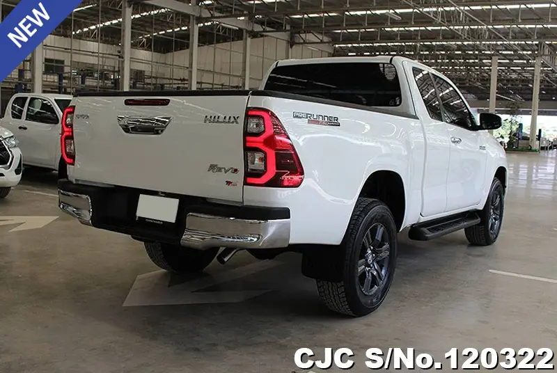 Toyota Hilux in White for Sale Image 2