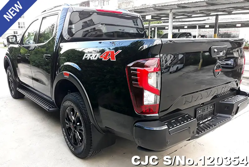 Nissan Navara in Black for Sale Image 2