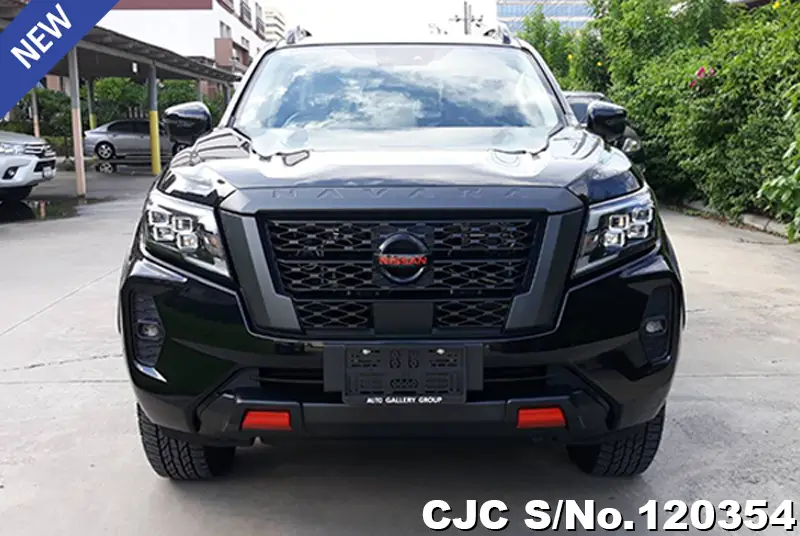 Nissan Navara in Black for Sale Image 4