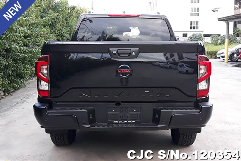 Nissan Navara in Black for Sale Image 5