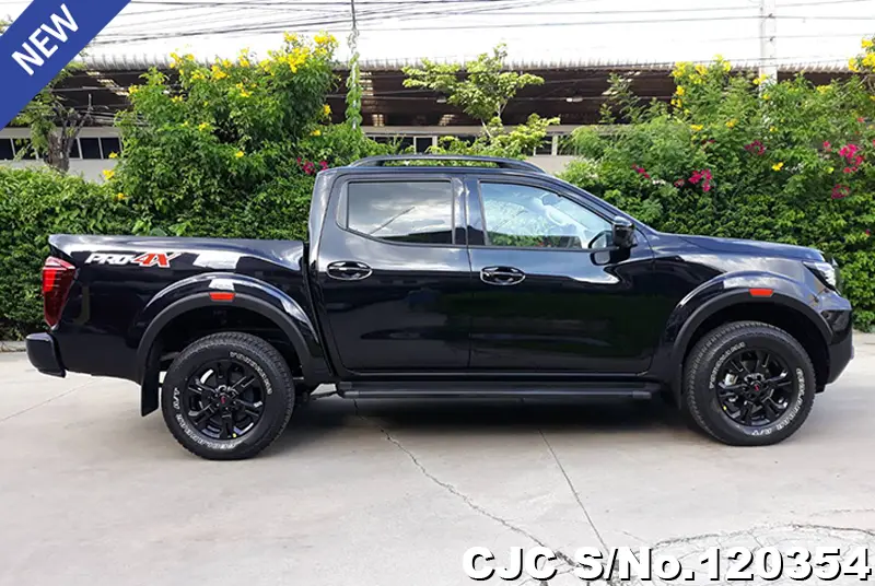 Nissan Navara in Black for Sale Image 6