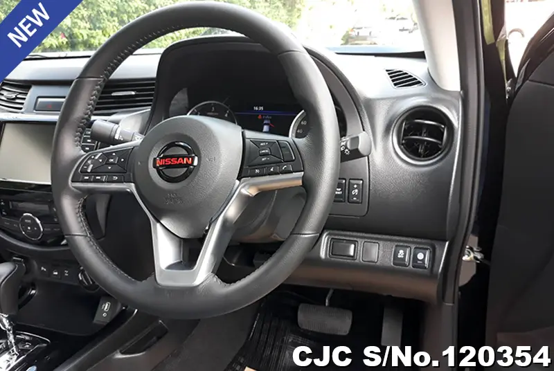 Nissan Navara in Black for Sale Image 9