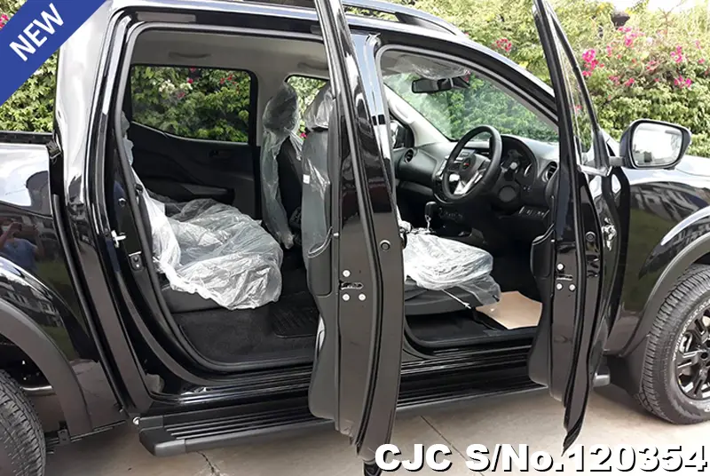 Nissan Navara in Black for Sale Image 8