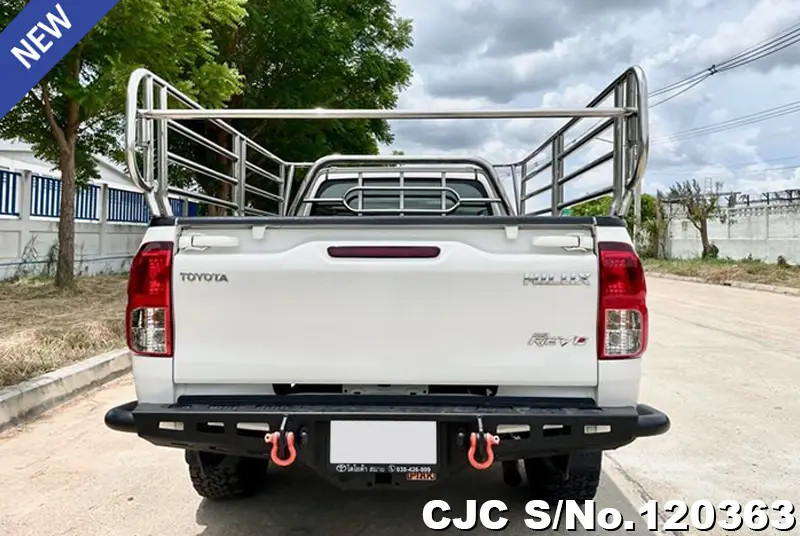 Toyota Hilux in White for Sale Image 5