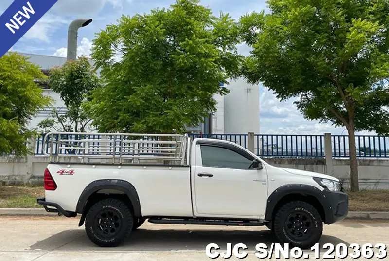 Toyota Hilux in White for Sale Image 6