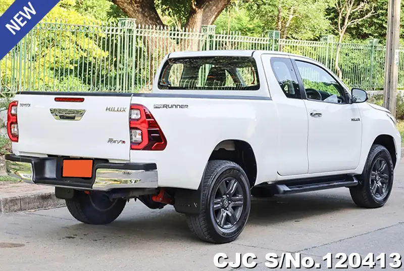 Toyota Hilux in White for Sale Image 2