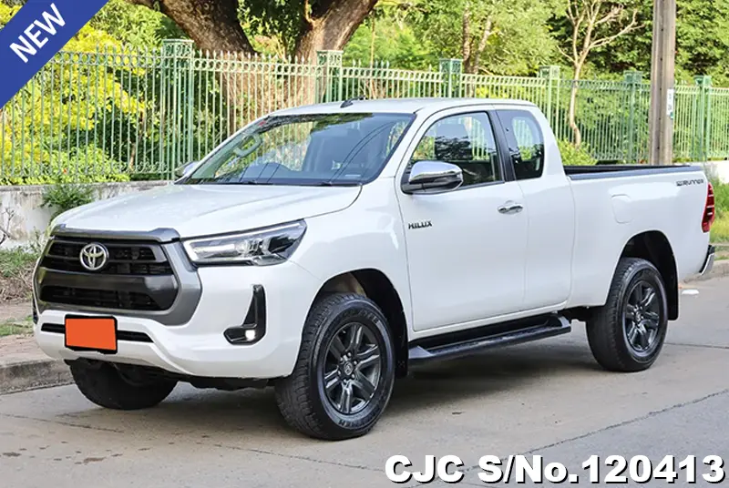 Toyota Hilux in White for Sale Image 3