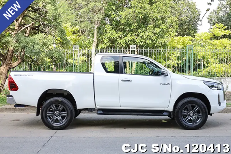 Toyota Hilux in White for Sale Image 6