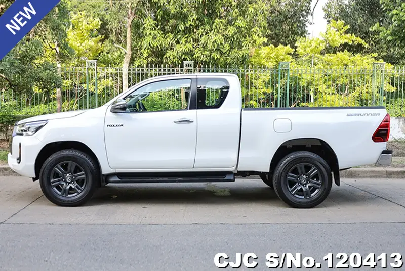 Toyota Hilux in White for Sale Image 7