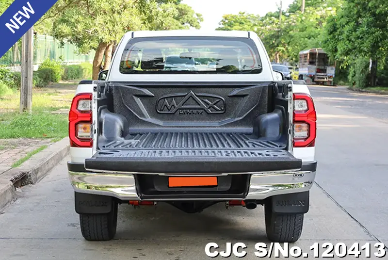 Toyota Hilux in White for Sale Image 8