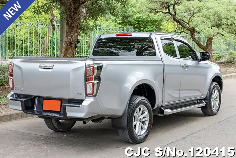 Isuzu D-Max in Silver for Sale Image 2