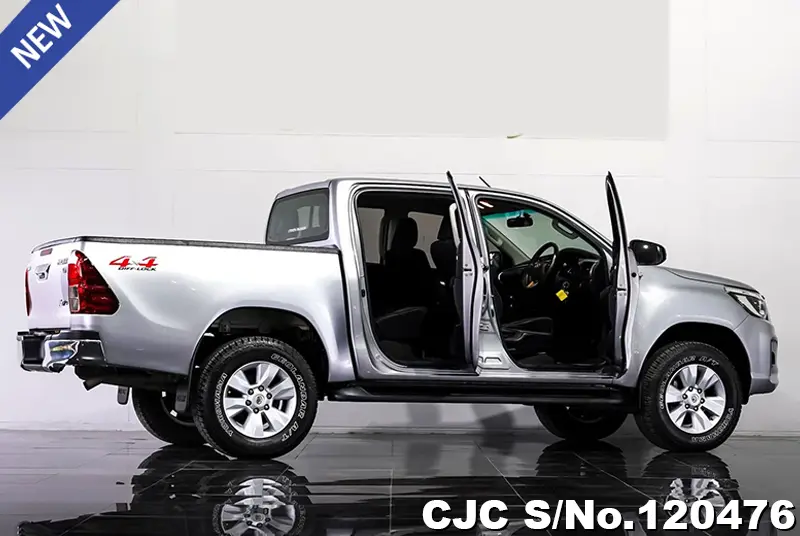 Toyota Hilux in Silver for Sale Image 8