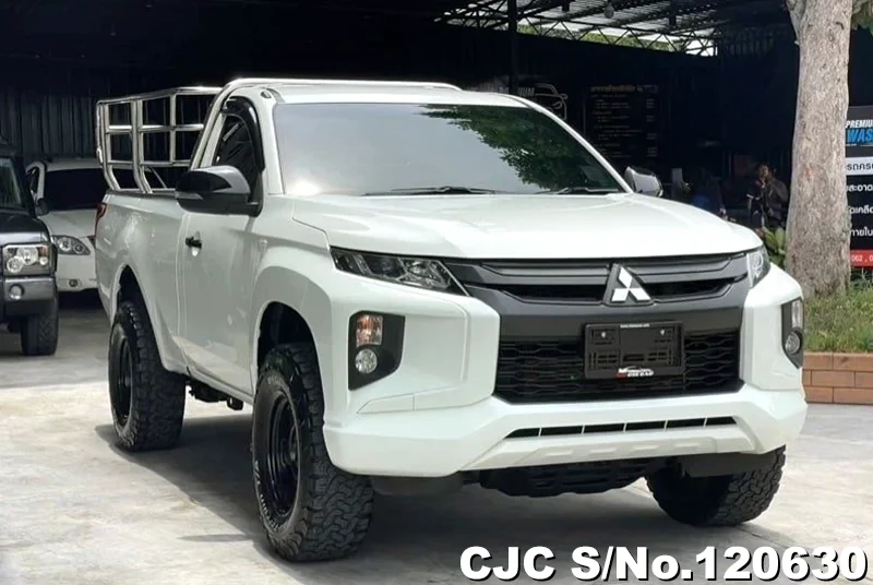 Mitsubishi Triton in White for Sale Image 3