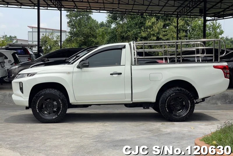 Mitsubishi Triton in White for Sale Image 4