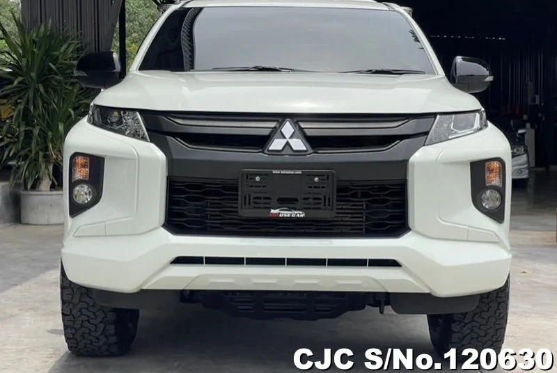 Mitsubishi Triton in White for Sale Image 6