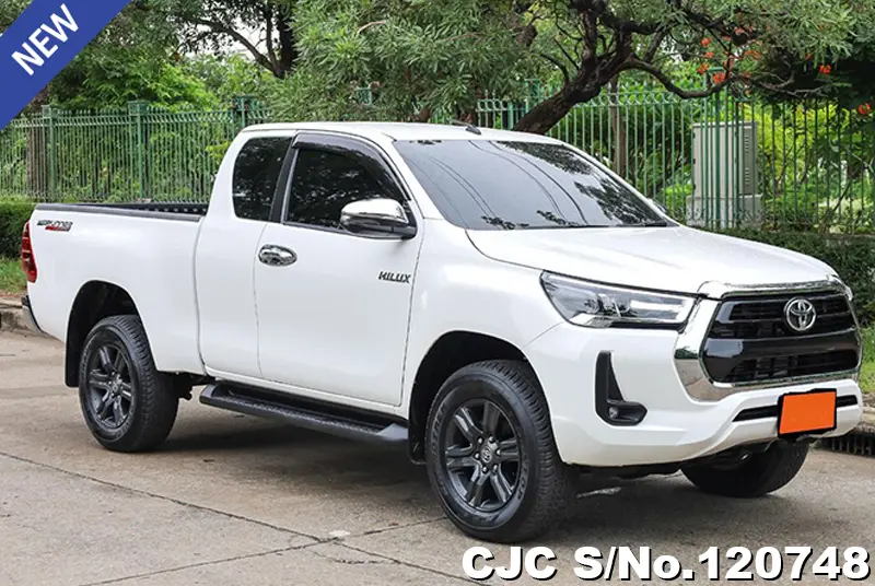 Toyota Hilux in White for Sale Image 0