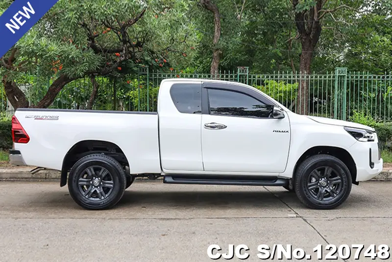 2023 Toyota / Hilux / Revo Stock No. 120748