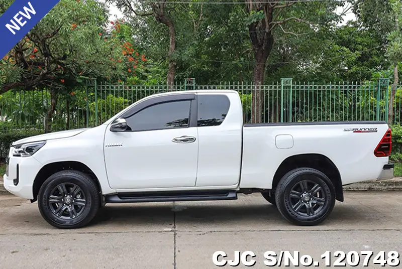 2023 Toyota / Hilux / Revo Stock No. 120748