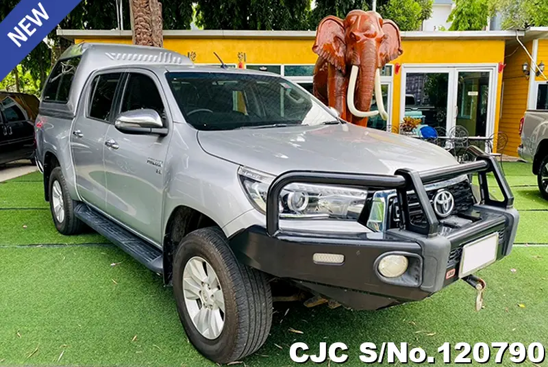 Toyota Hilux in White for Sale Image 0