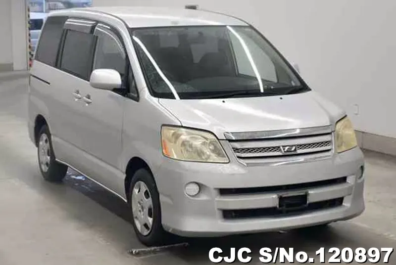 2004 Toyota / Noah Stock No. 120897