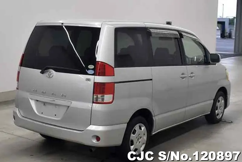 2004 Toyota / Noah Stock No. 120897