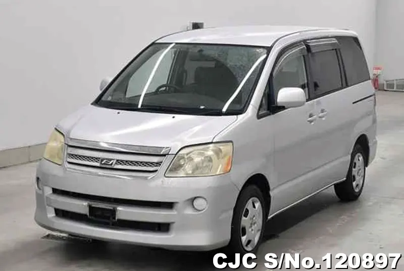 2004 Toyota / Noah Stock No. 120897