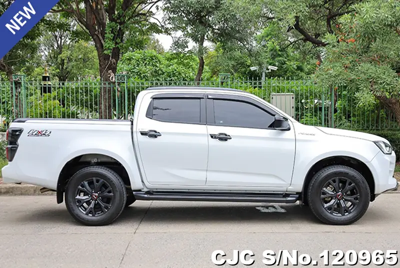 Isuzu D-Max in White for Sale Image 6