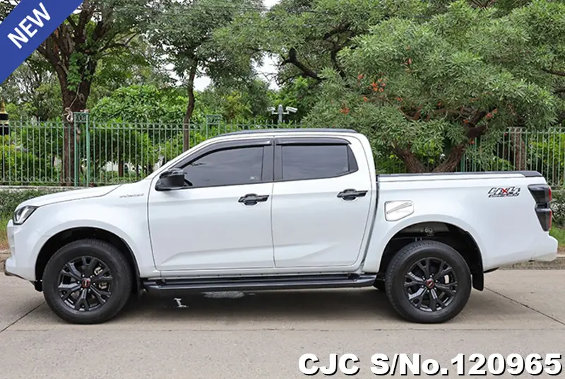 Isuzu D-Max in White for Sale Image 7