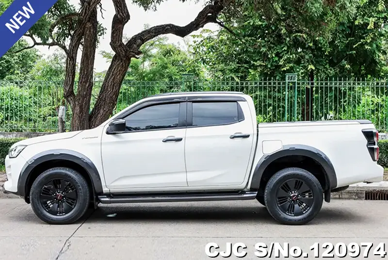 Isuzu D-Max in White for Sale Image 7