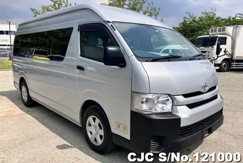 Toyota / Hiace / Commuter 2015