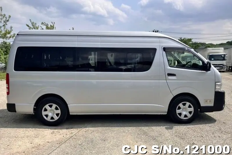 2015 Toyota / Hiace / Commuter Stock No. 121000