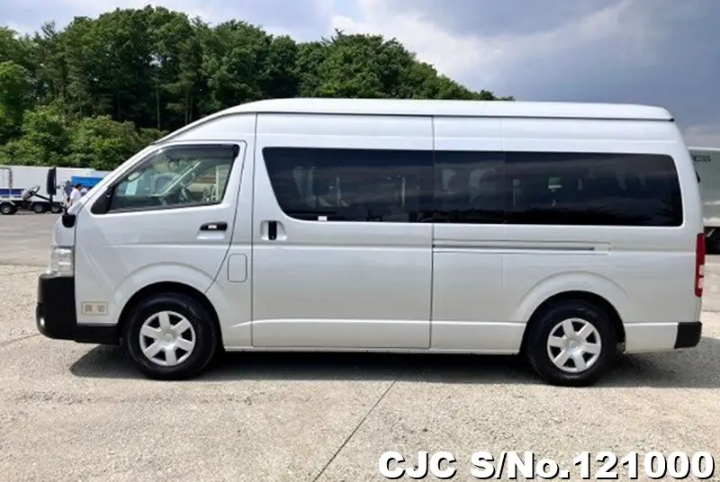 2015 Toyota / Hiace / Commuter Stock No. 121000