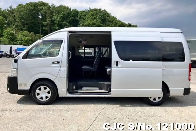 2015 Toyota / Hiace / Commuter Stock No. 121000