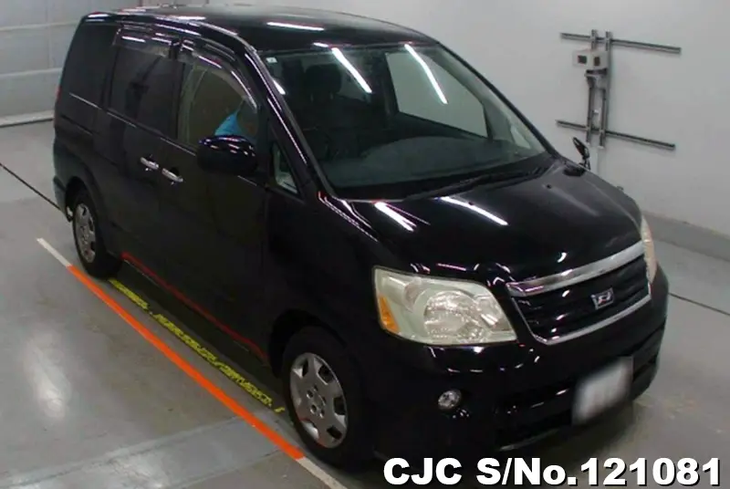 2005 Toyota / Noah Stock No. 121081